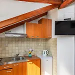 Apartment Pansion Mali Raj *
