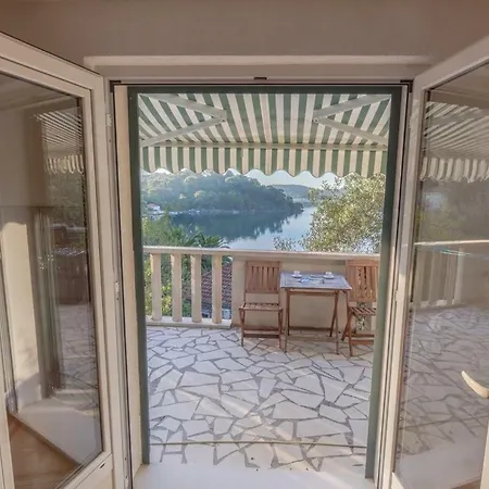 Apartment Pansion Mali Raj *