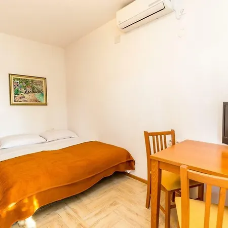 Apartment Pansion Mali Raj