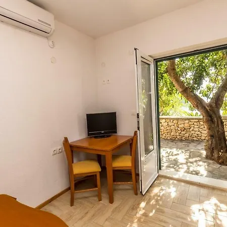 Apartment Pansion Mali Raj