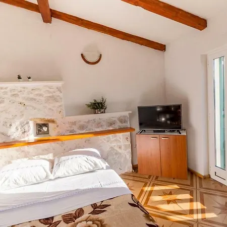 Apartment Pansion Mali Raj