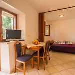 Pansion Mali Raj Apartment *