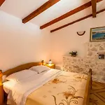 Apartment Pansion Mali Raj *