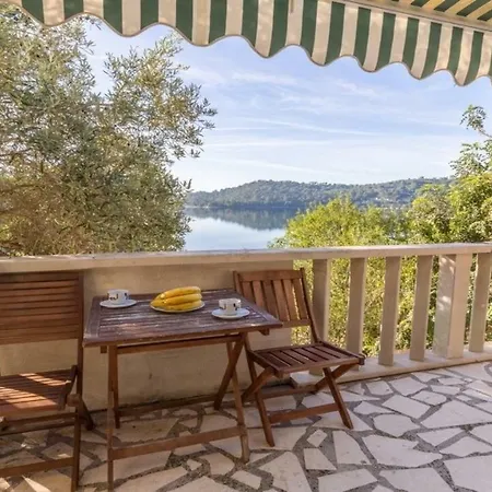 Pansion Mali Raj 公寓