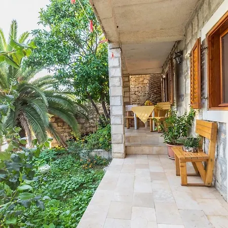 Διαμέρισμα Pansion Mali Raj