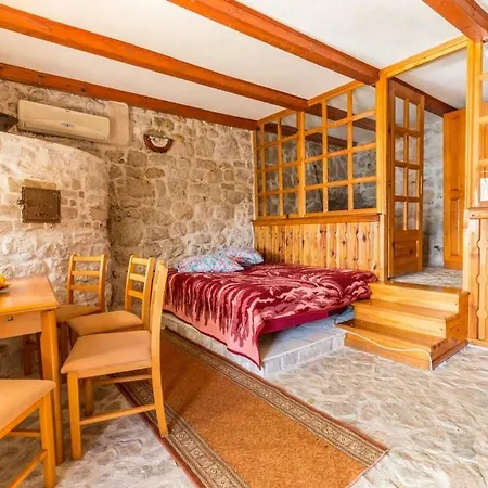 Διαμέρισμα Pansion Mali Raj *