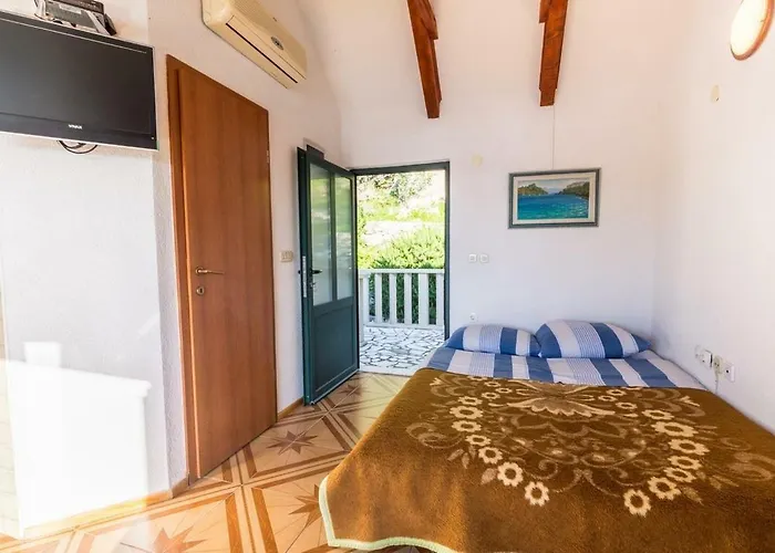 Pansion Mali Raj * Goveđari